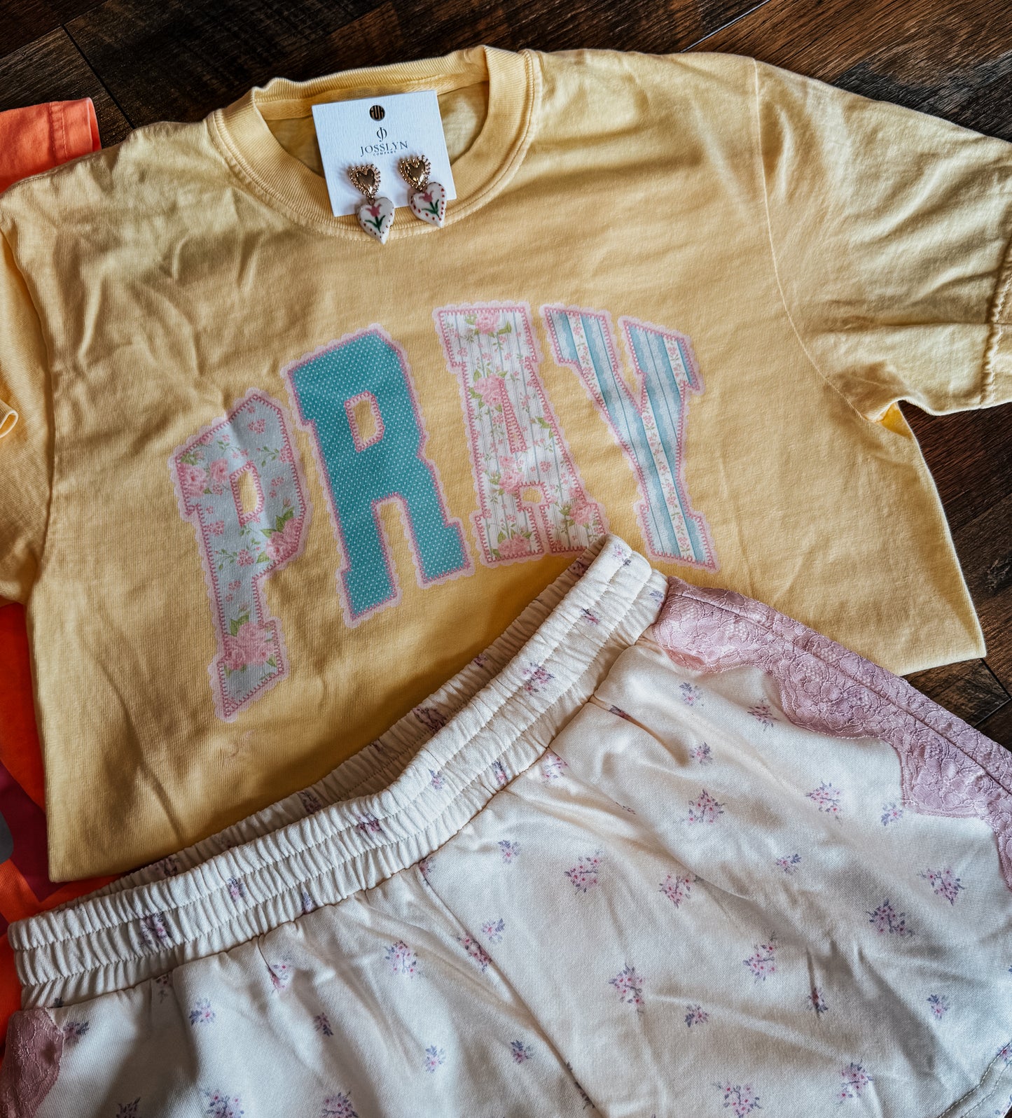PRAY Tee 💗