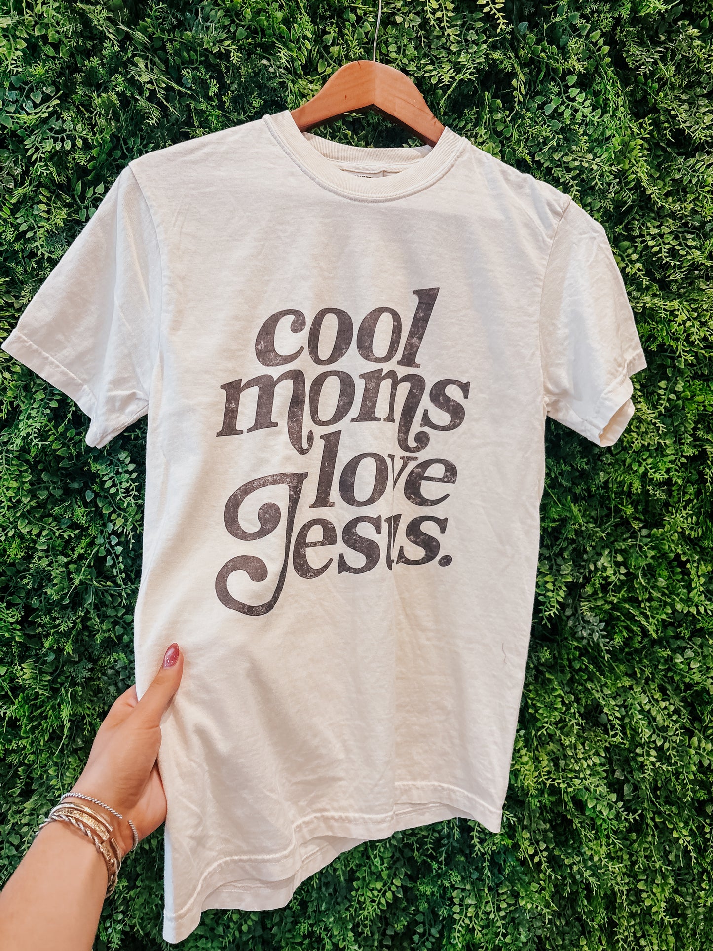 Cool Moms Love Jesus Tee 😎✝️