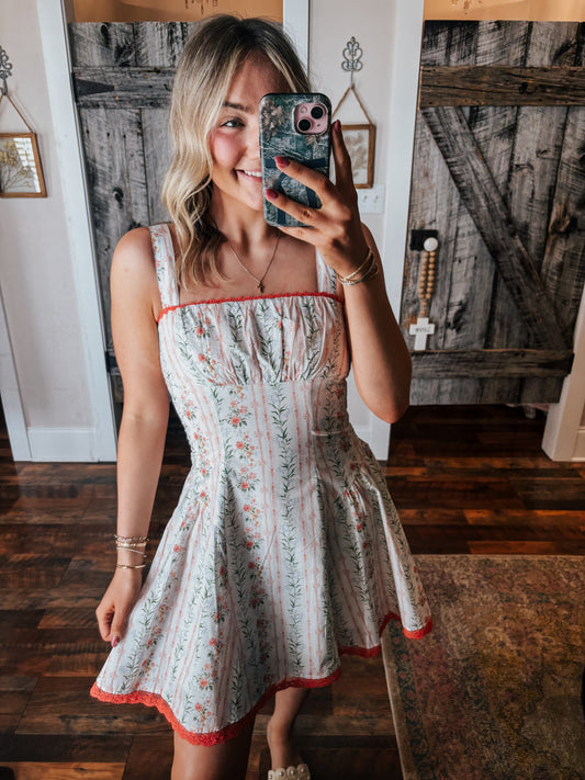 The Blushing Milkmaid Mini